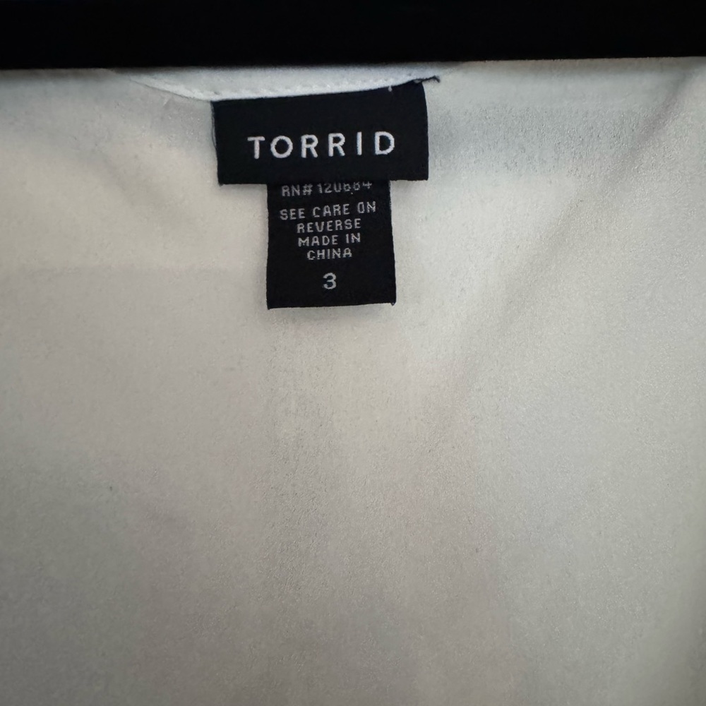 Torrid White Pleated Sleeveless Tank Top - Picture 7 of 7